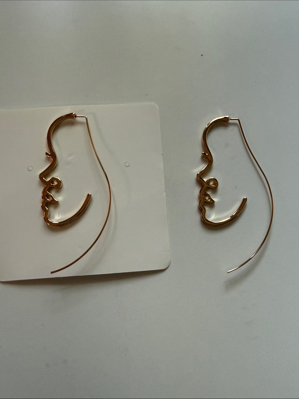 Minimalist Face Outline Hoop Earrings - Gold